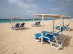 kapverdische Insel Sal : Hotel Dunas de Sal - Strandliegen